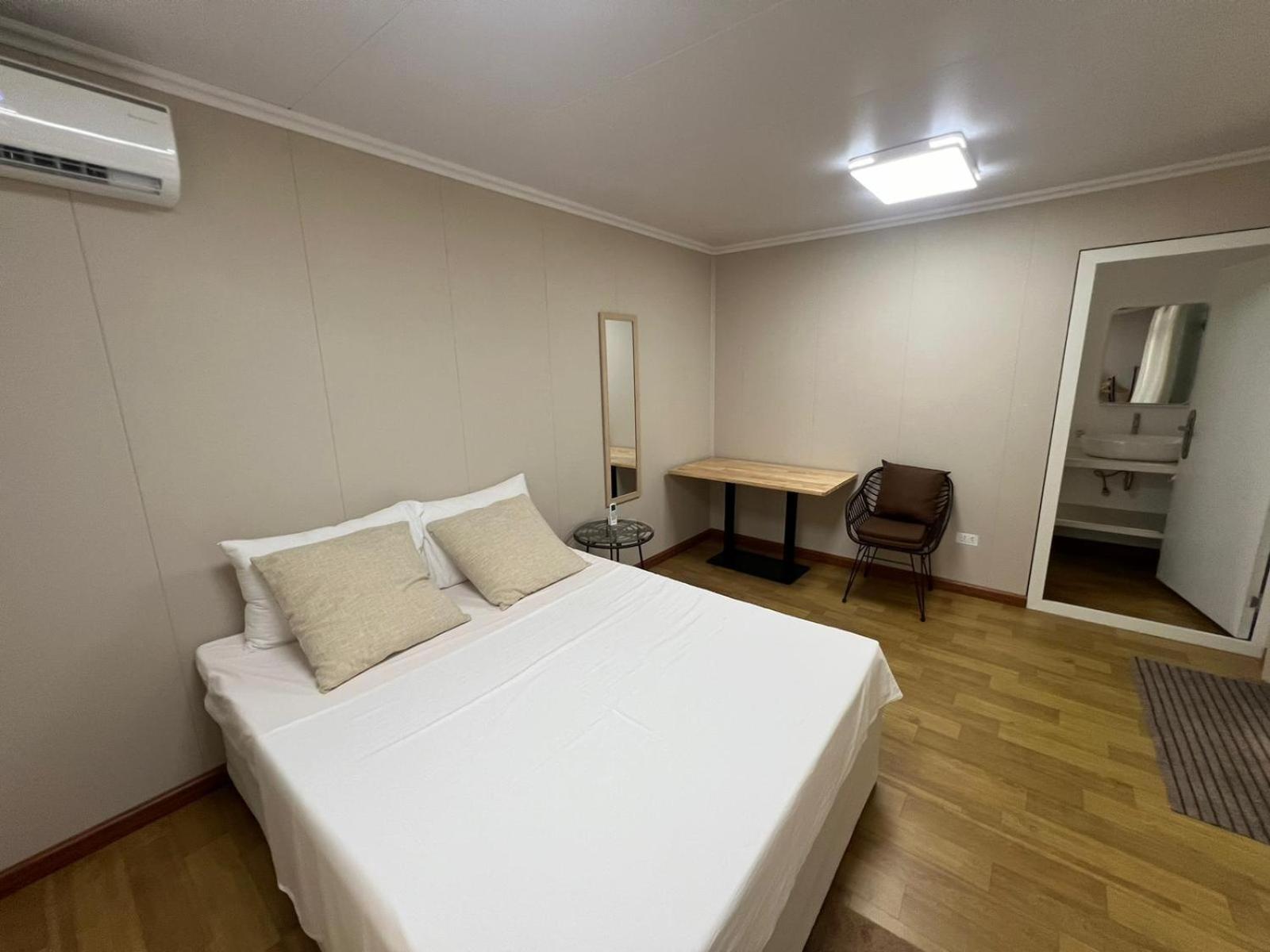 Royal Suites - Port Barton Сан-Висенте Экстерьер фото
